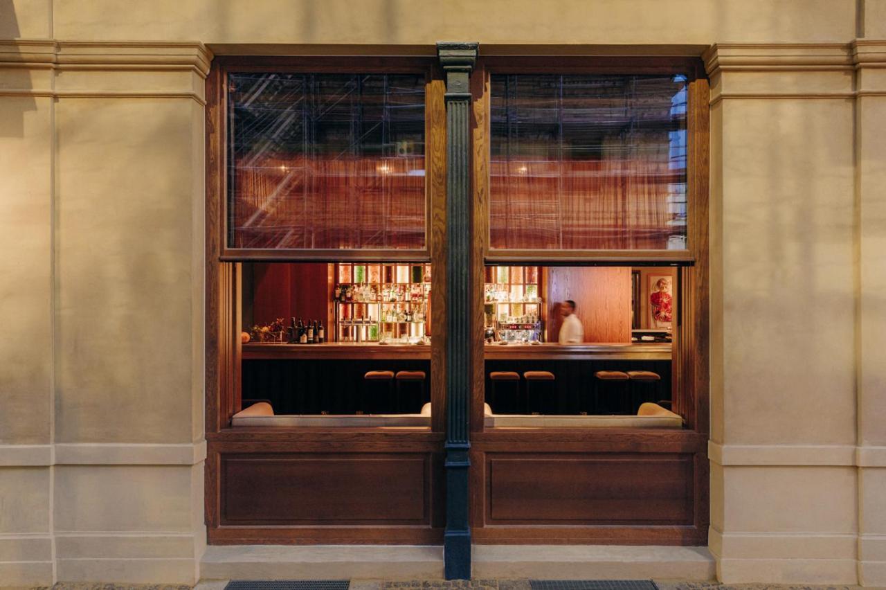 Boutique Hotel Chateau Royal ベルリン エクステリア 写真 The bar at the London Edition
