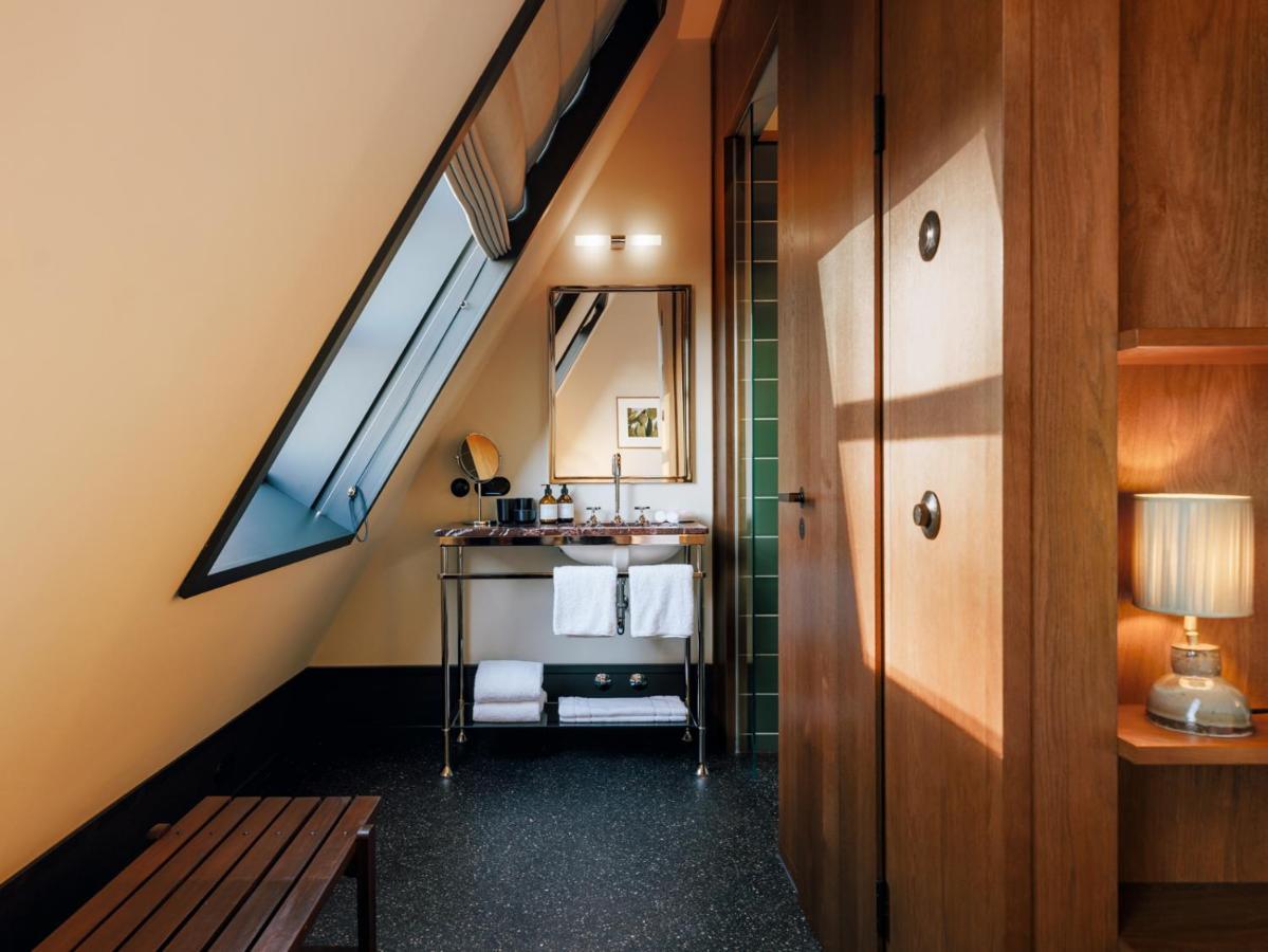 Boutique Hotel Chateau Royal ベルリン エクステリア 写真 A bathroom at the Hotel