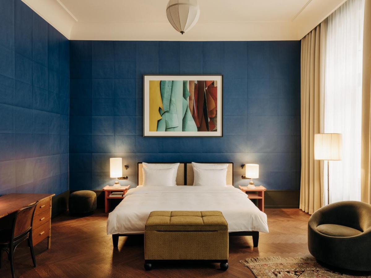 Boutique Hotel Chateau Royal ベルリン エクステリア 写真 A bedroom at the hotel