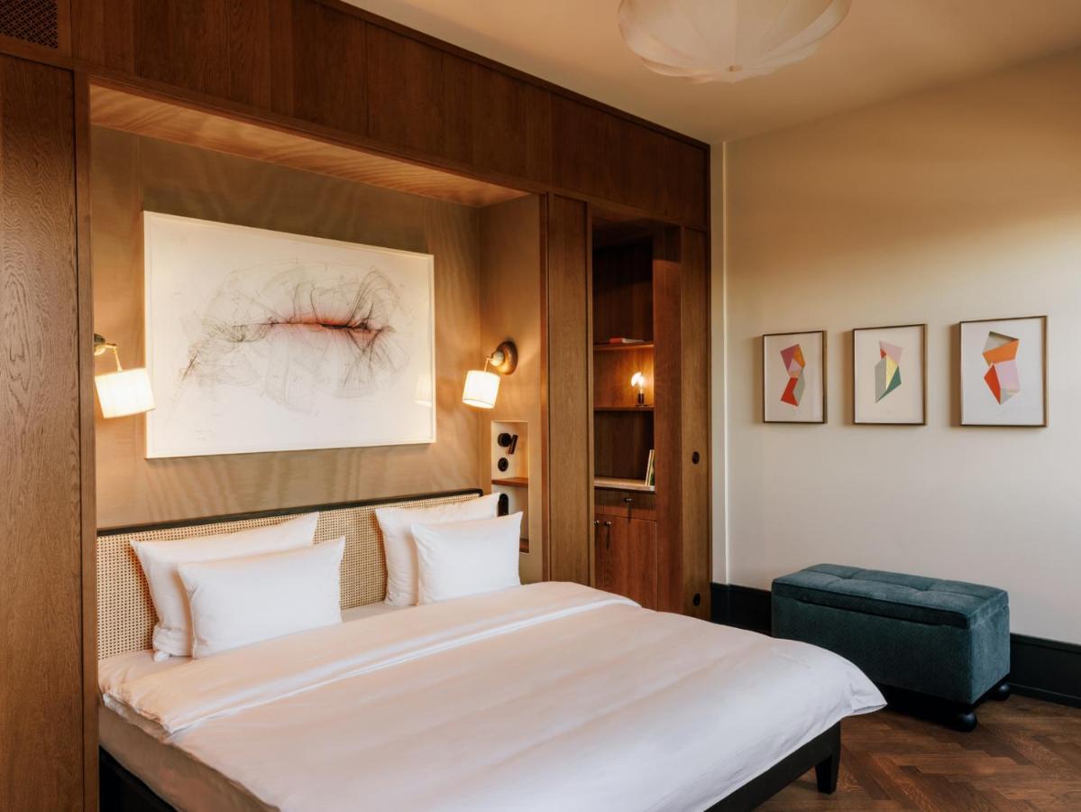 Boutique Hotel Chateau Royal ベルリン エクステリア 写真 A bedroom at the hotel
