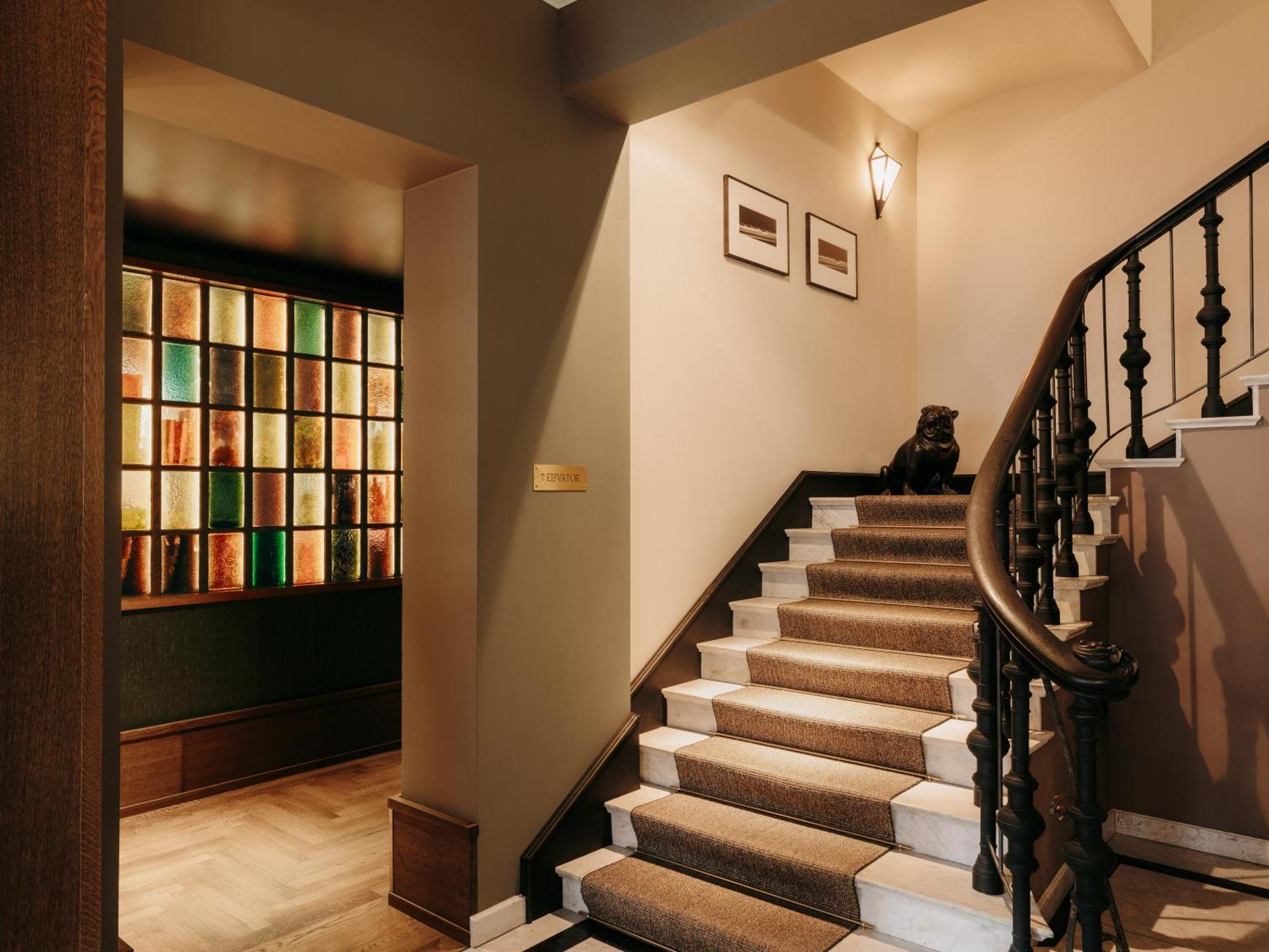 Boutique Hotel Chateau Royal ベルリン エクステリア 写真 The staircase